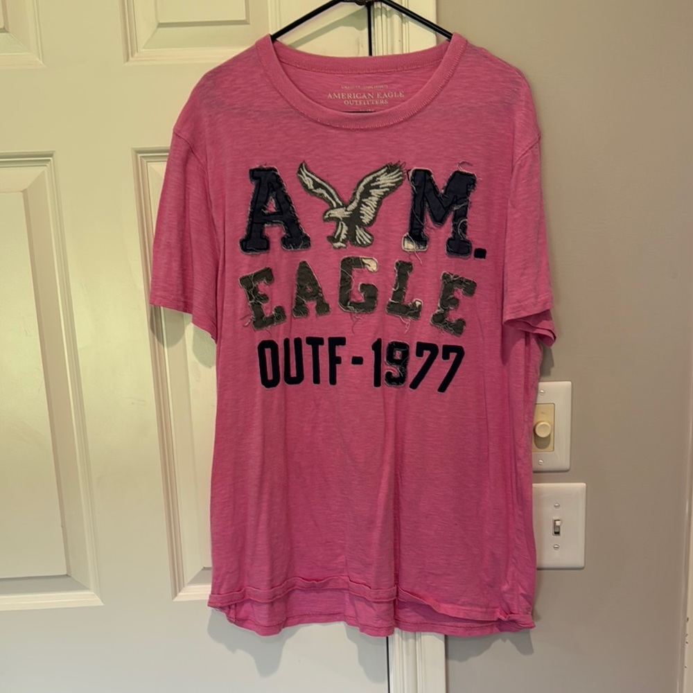 American Eagle Outfitters Pink Graphic Tee